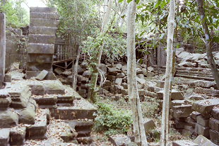 AR[bg xA J{WA Angkolwat BengMealea SiemReap Cambodia 2004N