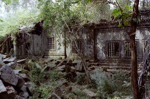 AR[bg xA J{WA Angkolwat BengMealea SiemReap Cambodia 2004N