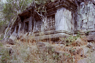 AR[bg xA J{WA Angkolwat BengMealea SiemReap Cambodia 2004N