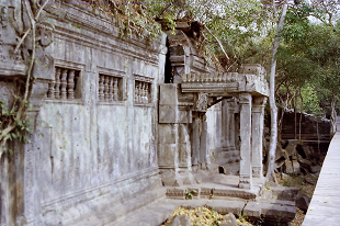 AR[bg xA J{WA Angkolwat BengMealea SiemReap Cambodia 2004N