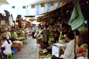 vmy J{WA Zg}[Pbg PhnomPenh Cambodia CentralMarcket 2004N