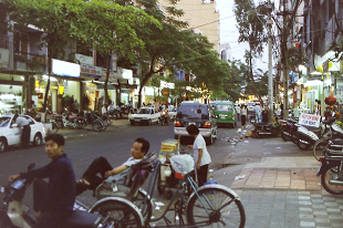 z[`~VeB xgi _eʂ Vietnum HoChiMinhCity DeThamStreet 2004N