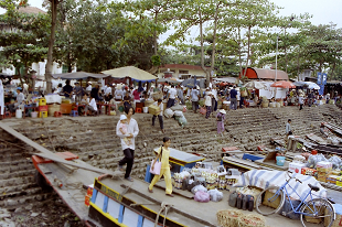 z[`~VeB xgi R Rf^ Rf^cA[ Vietnum HoChiMinhCity ReunificationPalace MekongRiver MekongDelta MekongDeltaTour 2004N