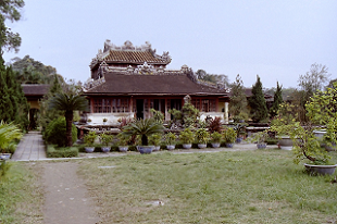 2004N tG gDAeBGEtGȔ HUE MUSEUM