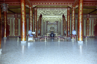 2004N tG { HUE RoyalPalace KingsPalace