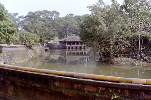 2004N tG eBG[ HUE ThienMuTemple