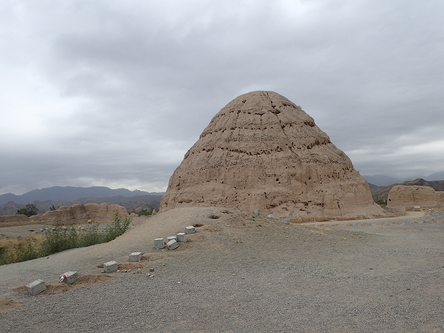  ĉ YINCHUAN  Western-Xia-mausoleums