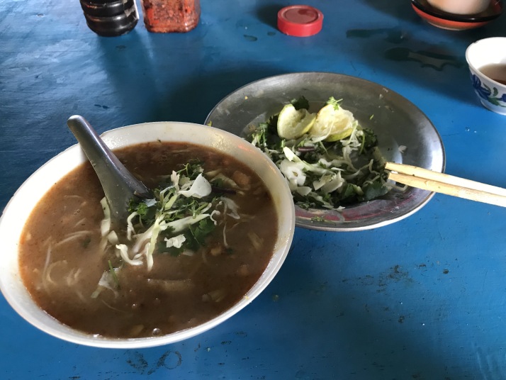 オープン待ちで食べた朝食