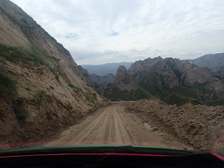 劉家峡 タクシー 険しい山道 Liujiaxia Taxi hard moutain road