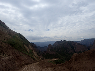 劉家峡 タクシー 険しい山道 Liujiaxia Taxi hard moutain road