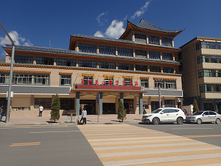 夏河バスターミナル XIAHE-BUS-TARMINAL