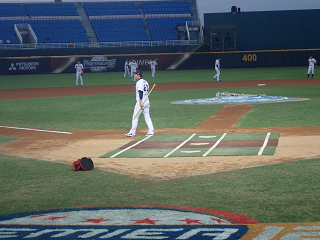 桃園国際球場 TaoyuannternationalBaseballStadium WBSCプレミア12 侍ジャパン 練習風景 井端弘和コーチ