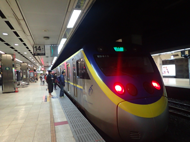 台北駅 電車 TaipeiStation Train