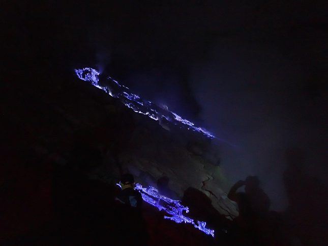 イジェン火山湖 ブルーファイア インドネシア Indonesia Ijen BlueFire 青い炎 青き炎