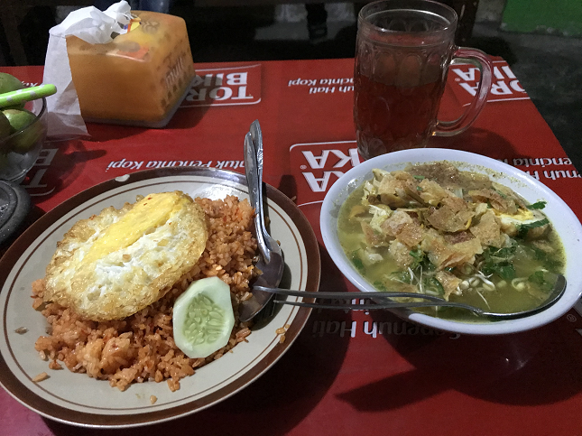 ブロモ山 Mt.BROMO レストラン restaurant インドネシア NasiGoreng ナシゴレン