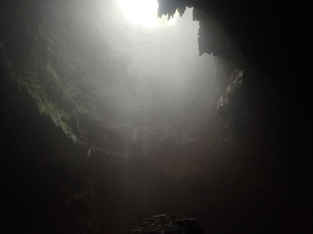 ジョンブラン洞窟 GoaJomblang JomblangCave インドネシア ジョグジャカルタ Indonesia Yogyakarta